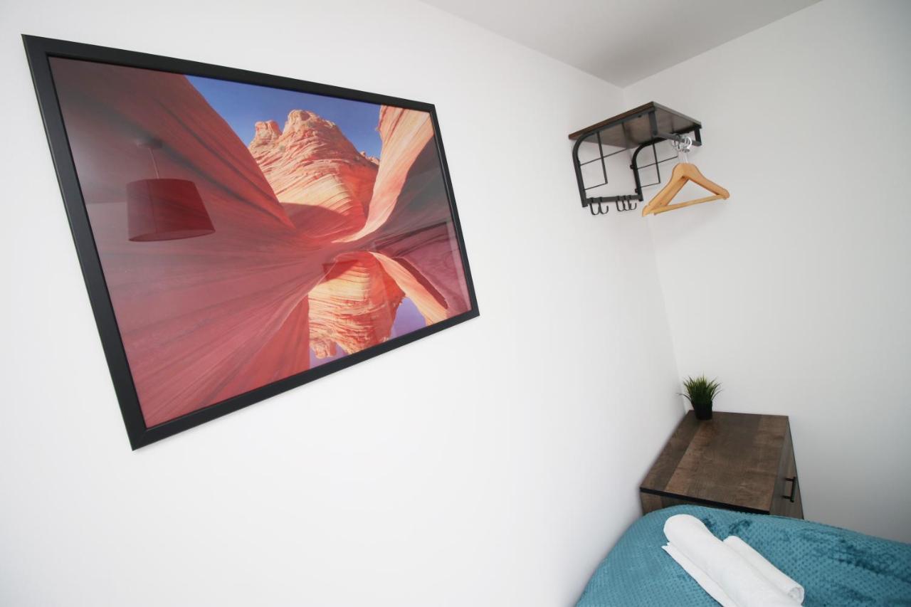 Delft - Spacious Home, High Speed Wi-Fi, Free Parking, Terrace سويندون المظهر الخارجي الصورة