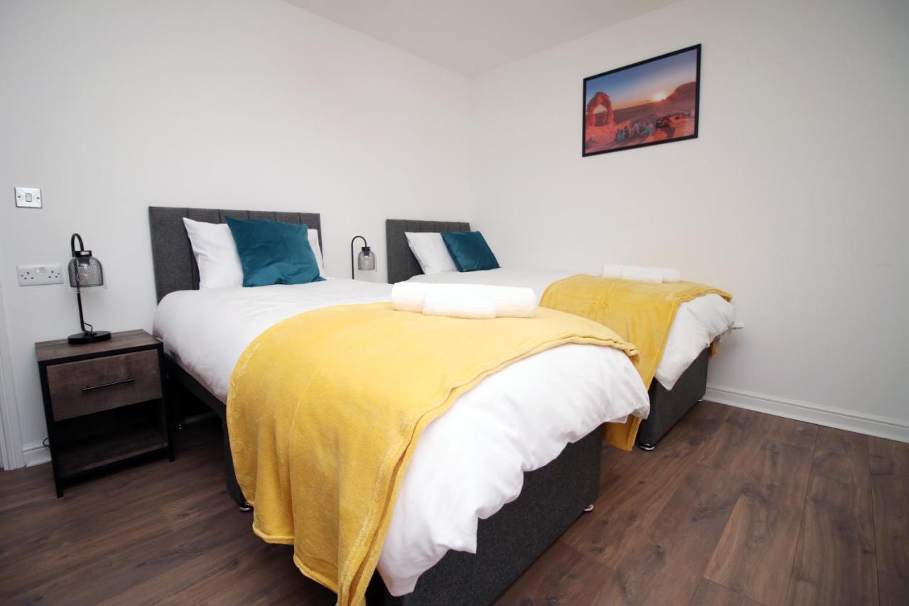 Delft - Spacious Home, High Speed Wi-Fi, Free Parking, Terrace سويندون المظهر الخارجي الصورة