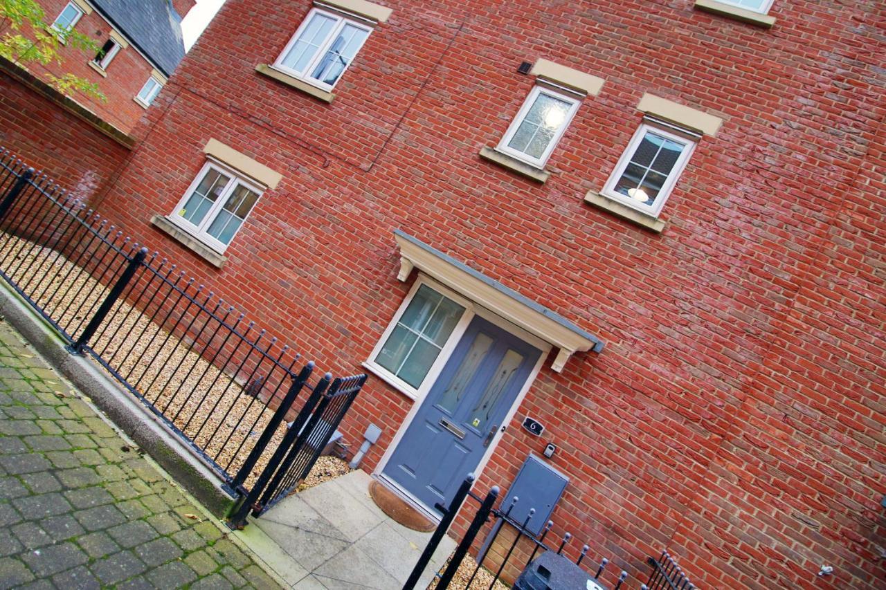 Delft - Spacious Home, High Speed Wi-Fi, Free Parking, Terrace سويندون المظهر الخارجي الصورة